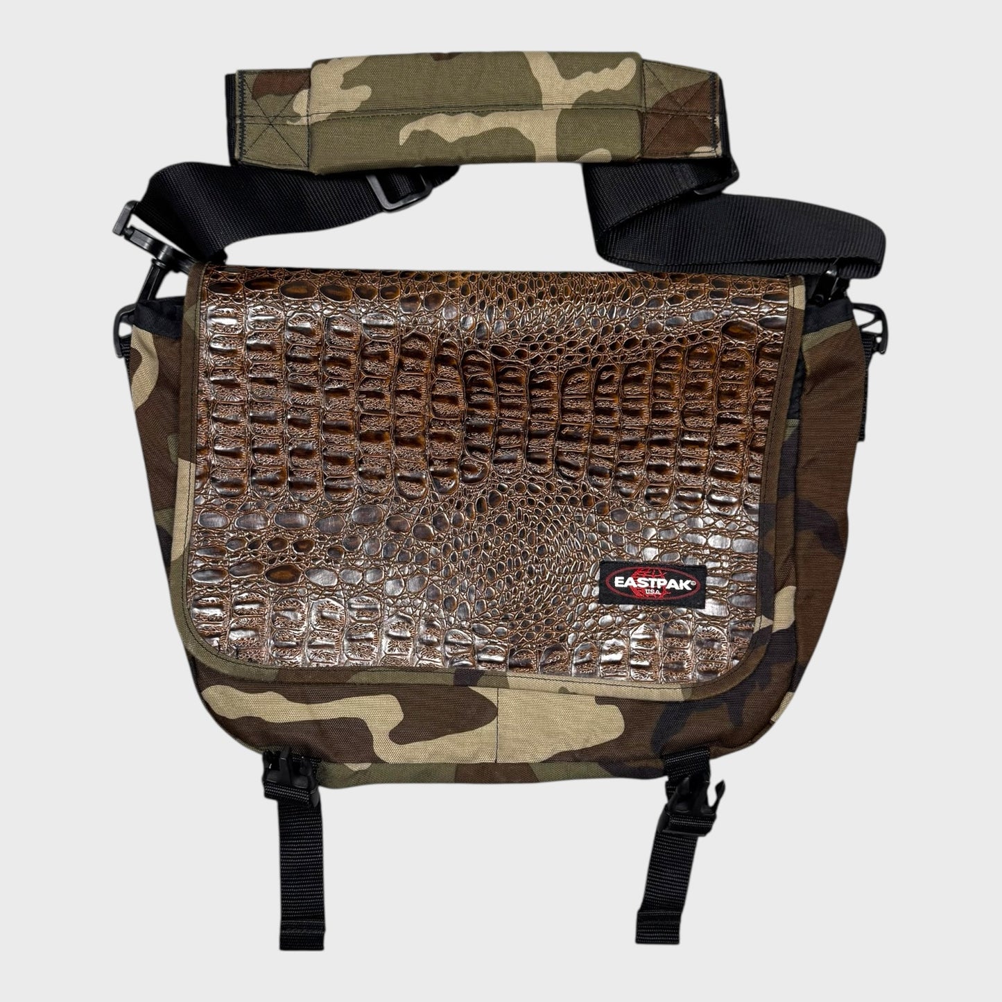 East Pack Vintage Croco Messenger Bag