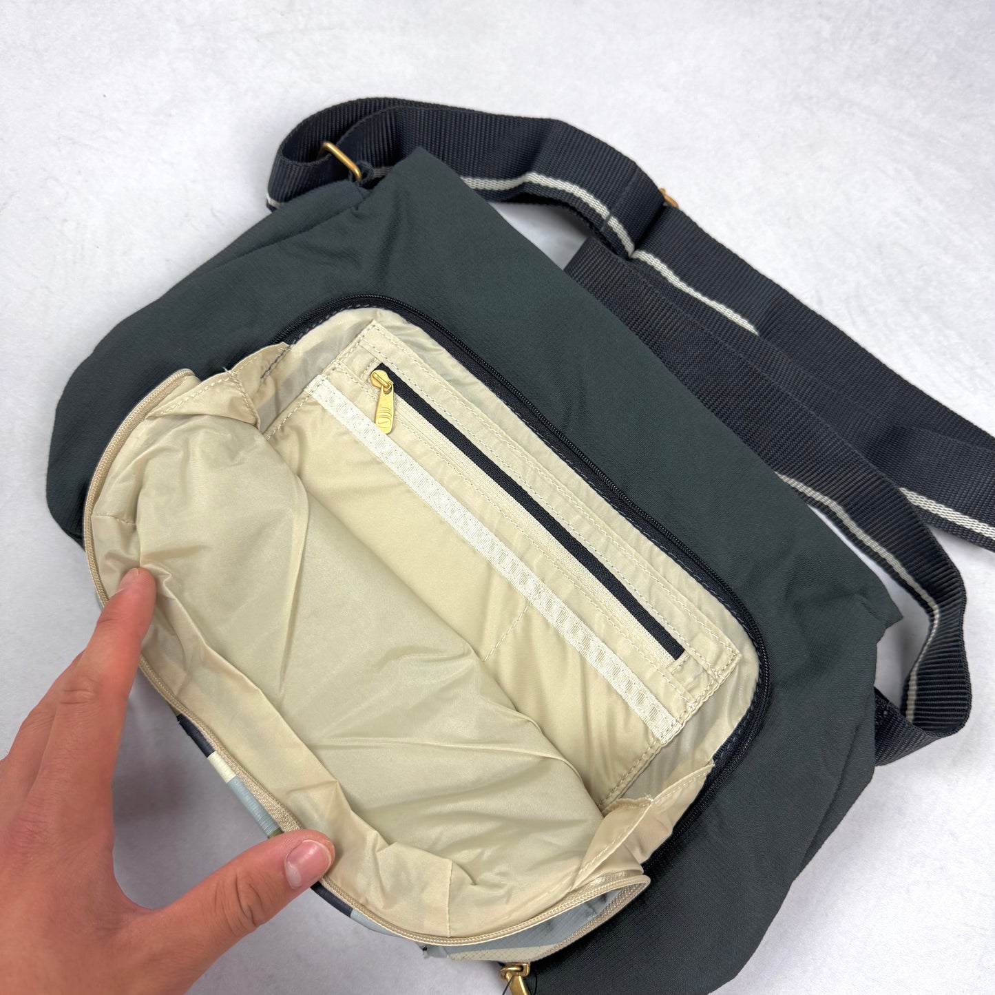 Nike Vintage Wave Messenger Bag