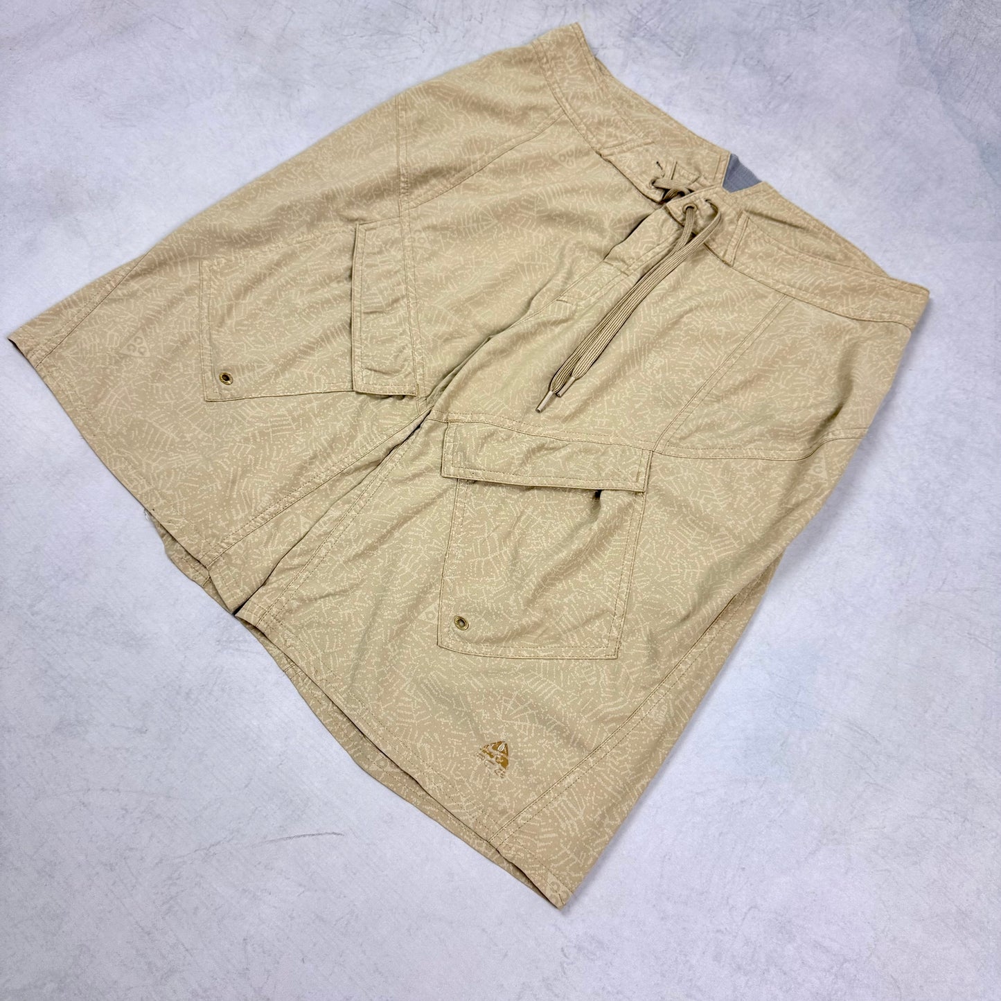 Nike Acg Vintage Cargo Shorts [M]