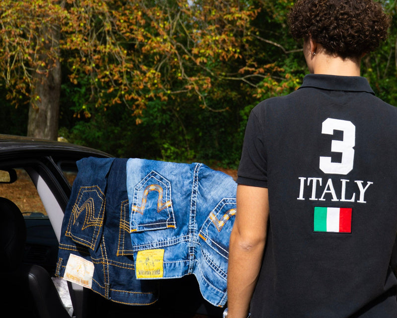 <p><strong>Pants </strong></p>