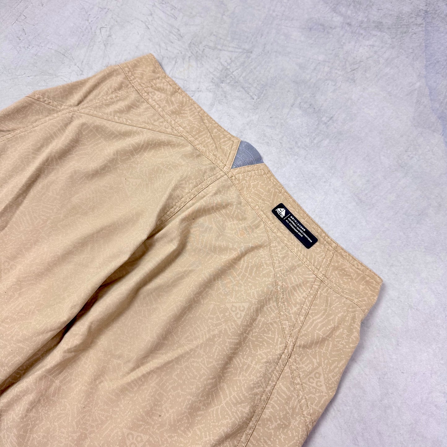Nike Acg Vintage Cargo Shorts [M]