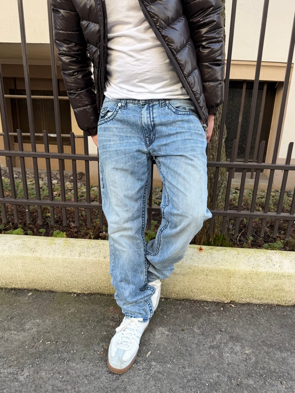 True Religion Vintage Washed Jeans [L]